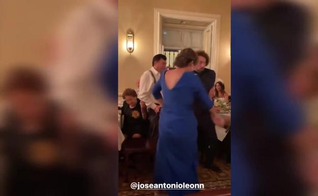 Paz Padilla y Anna Ferrer lo pasan en grande en la boda de José Antonio León